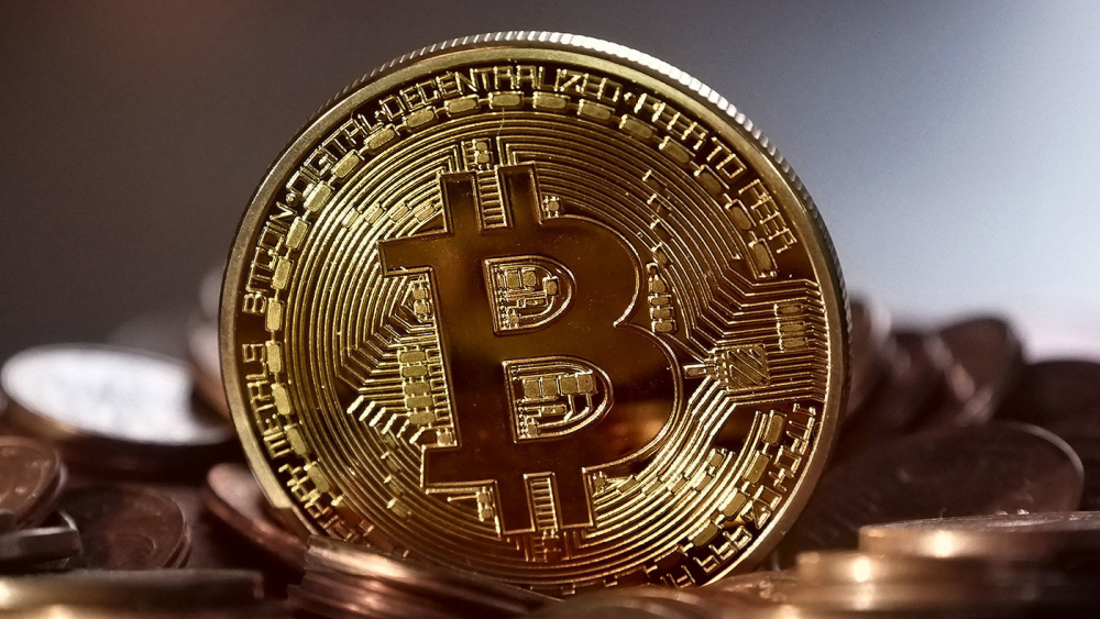 Анализатор на Bloomberg закопа копачите на биткойни: Курсът им ще се срине под 900 долара до дни