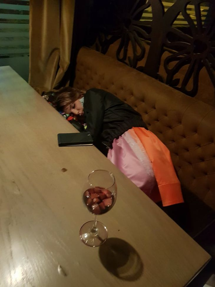 Пияната актриса от "Черешката на тортата" със свиреп удар по Кулагин! Вижте унизителна нейна СНИМКА от предаването!