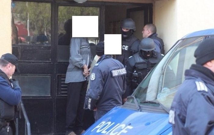 Мария би бургаски ченгета и ревна: Изведоха ме гола и боса пред детето ми