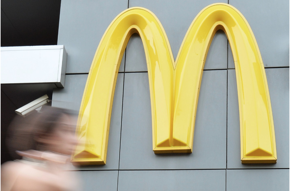 McDonald's увеличи калориите в бургерите, за да подкрепи спорта