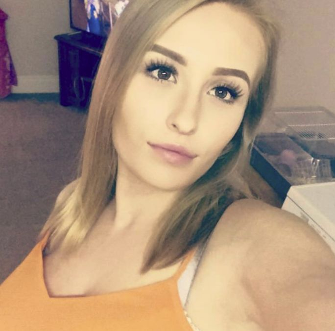 20-годишна британка реши да боядиса косата си, сега и родната й майка не може да я познае (СНИМКИ)