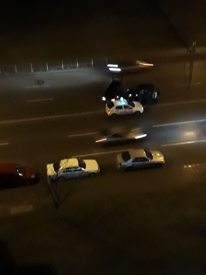 Пореден нощен екшън в София! Две коли се нанизаха една в друга, полицията пристига за... 3 секунди!