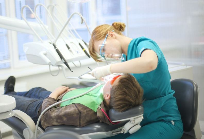 Страшно е! Почти няма деца без кариеси, а хиляди пенсионери са без един зъб в устата си