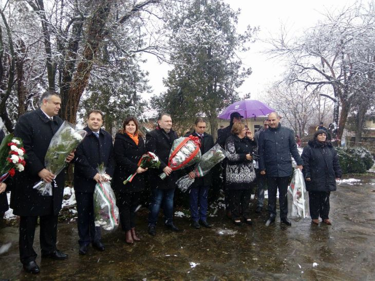 Цветанов почете Левски в Ловеч (СНИМКИ)