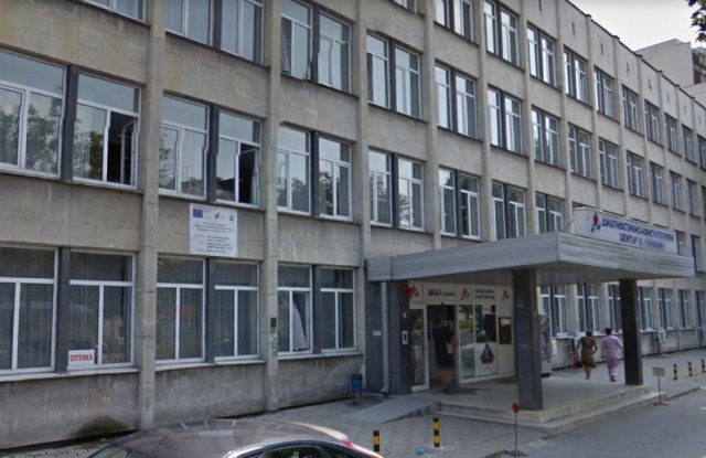 Старец се строполи пред прага на поликлиниката и стана най-лошото