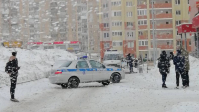 Сестри тийнейджърки заснеха прощално видео и скочиха от покрива на висок блок (СНИМКИ)