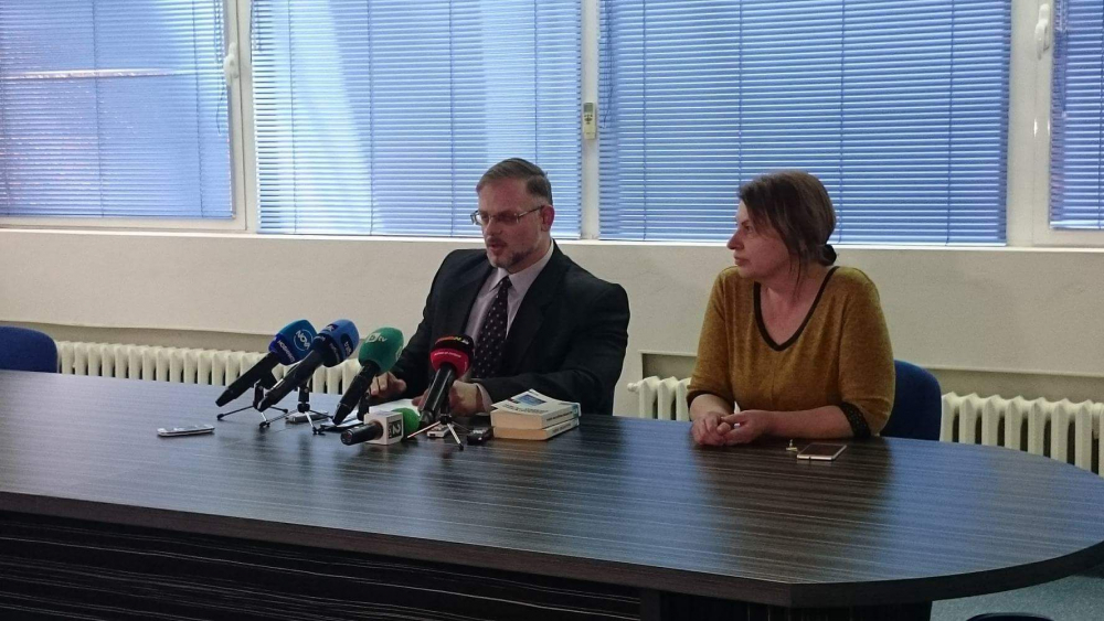 Потвърдиха новината на БЛИЦ: Раненото в Пловдив близначе е ударено от... (СНИМКИ)