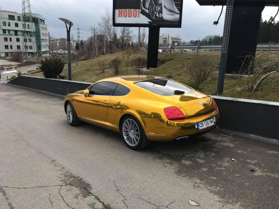 Само в БЛИЦ! Златното Lamborghini подлуди цяла България, но чакайте да видите тези СНИМКИ на друго тузарско возило, направени в столицата