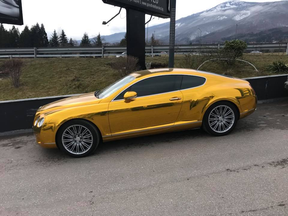 Само в БЛИЦ! Златното Lamborghini подлуди цяла България, но чакайте да видите тези СНИМКИ на друго тузарско возило, направени в столицата