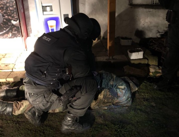 Извънредно в БЛИЦ! Баретите арестуваха опасен бандит, който стрелял по полицаи! (СНИМКИ)