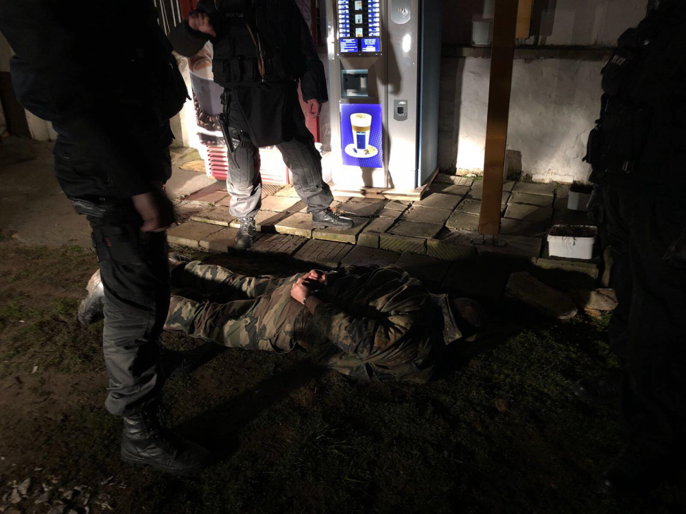 Извънредно в БЛИЦ! Баретите арестуваха опасен бандит, който стрелял по полицаи! (СНИМКИ)