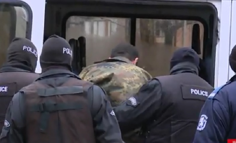 Първи СНИМКИ на опасния Горски човек от Орешник, неутрализиран от отряд "Кобра"! Заровил е нещо страховито в двора си? (ВИДЕО)