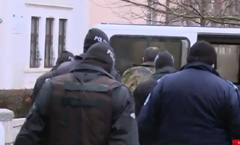 Първи СНИМКИ на опасния Горски човек от Орешник, неутрализиран от отряд "Кобра"! Заровил е нещо страховито в двора си? (ВИДЕО)