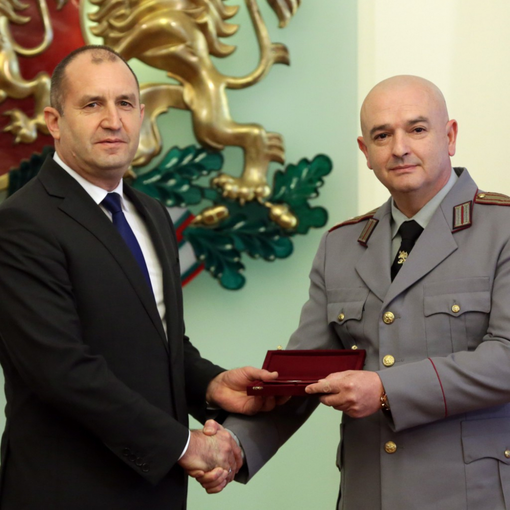 Президентът връчи генералски пагони на новия шеф на ВМА