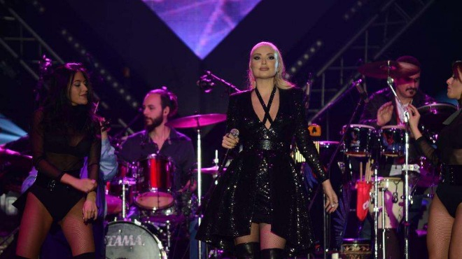 Радио "Веселина" отбеляза 25 години на бляскаво парти (СНИМКИ)