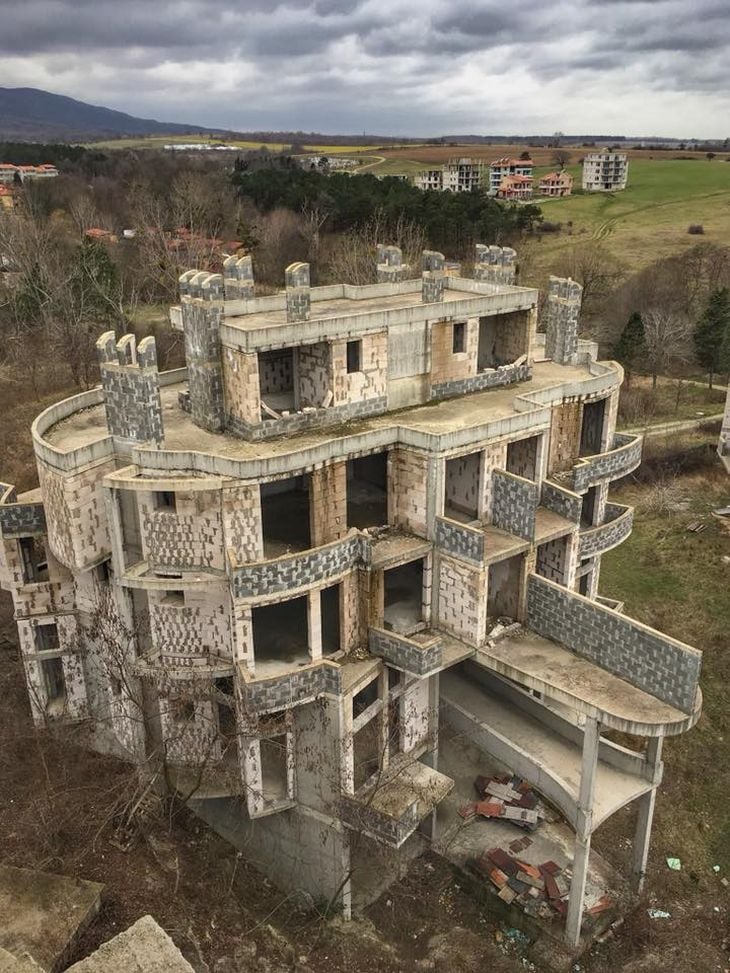"Мъртвия град" край Царево: Историята на  зловещия "Коста дел Кроко", погребал милиони! (СНИМКИ)