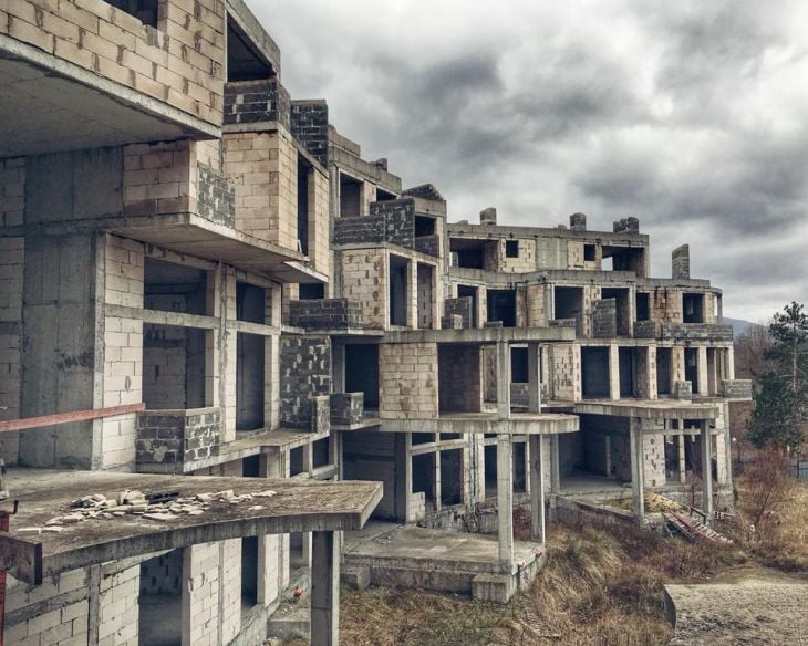 "Мъртвия град" край Царево: Историята на  зловещия "Коста дел Кроко", погребал милиони! (СНИМКИ)