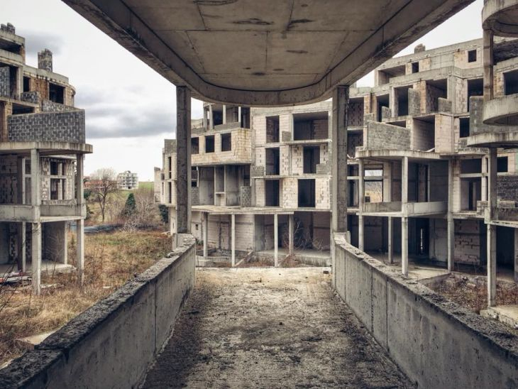 "Мъртвия град" край Царево: Историята на  зловещия "Коста дел Кроко", погребал милиони! (СНИМКИ)
