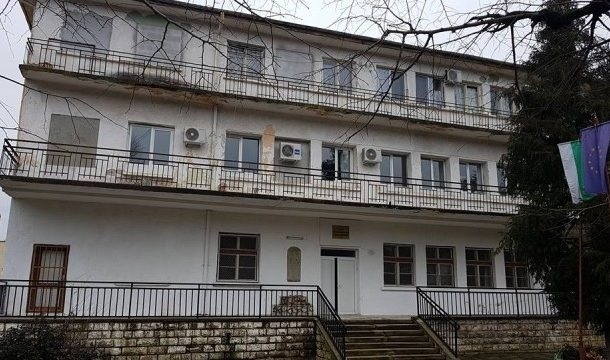 Трагичен край за 17-годишния Асен, паднал от 3-ия етаж на социален дом в Роман