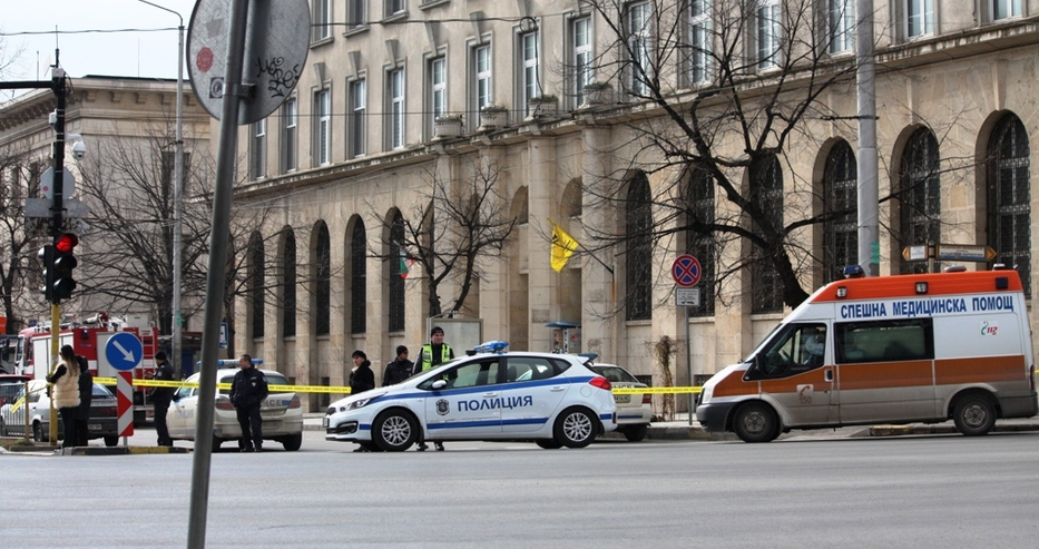 В района на централната поща във Варна и пиле не може да прехвръкне (СНИМКИ)