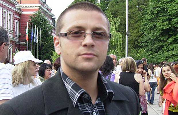 Дупнишки доктор се влюби в ослепителна касиерка с руси коси, 22 дни по-късно... 