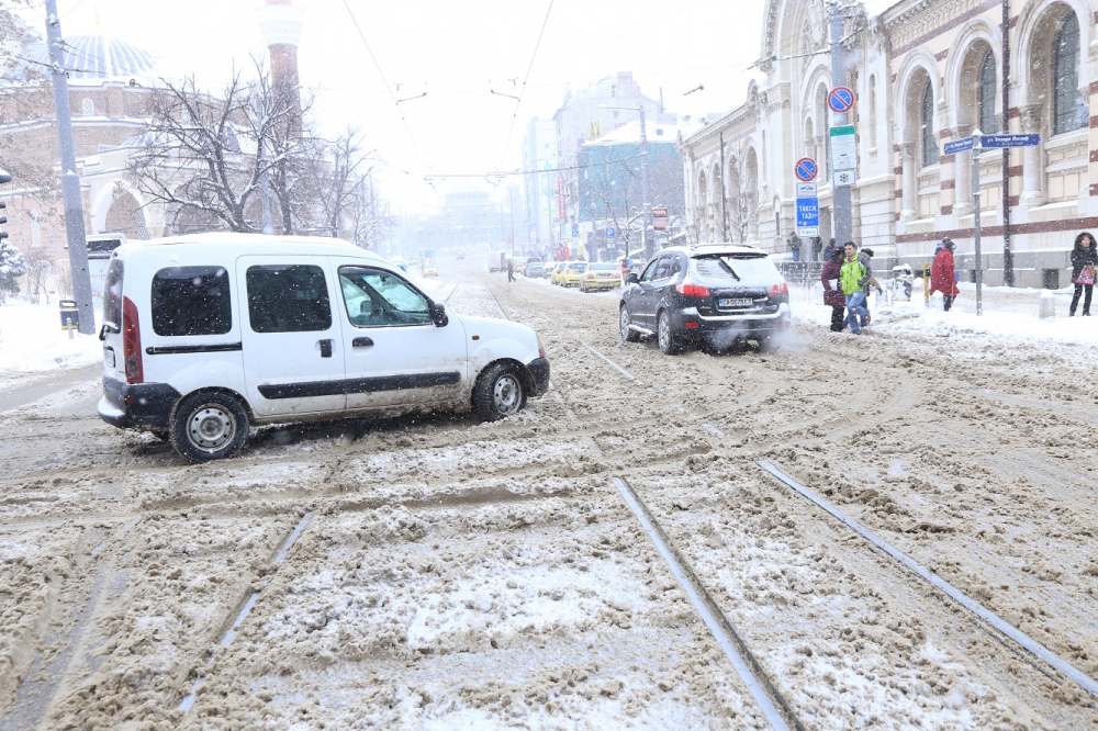 Mинистър Нанков свиква извънредно съвещание заради снегокалипсиса!