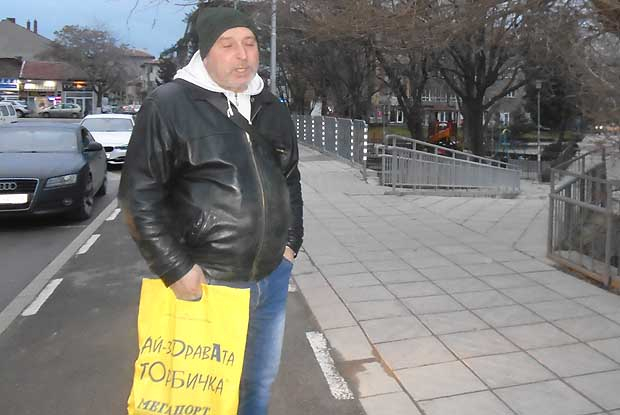 Като две капки вода: Дупничанинът Бойко Арсов двойник на премиера Бойко Борисов (СНИМКИ)
