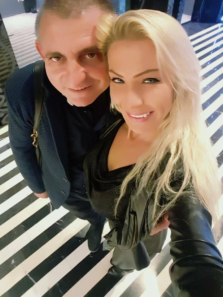 Ослепителна блондинка скърби безутешно за разстреляния в Добревци бизнесмен Иван Христов (СНИМКИ)