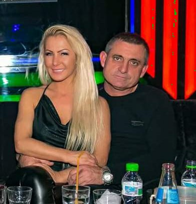 Ослепителна блондинка скърби безутешно за разстреляния в Добревци бизнесмен Иван Христов (СНИМКИ)