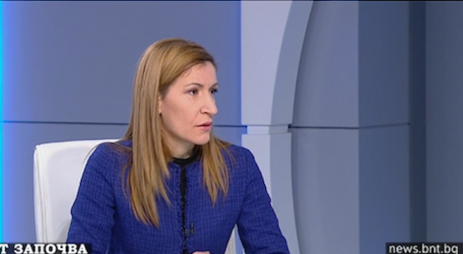 Ангелкова: Избягвайтe туроператори, чиито имена светят в червено в Националния туристически регистър