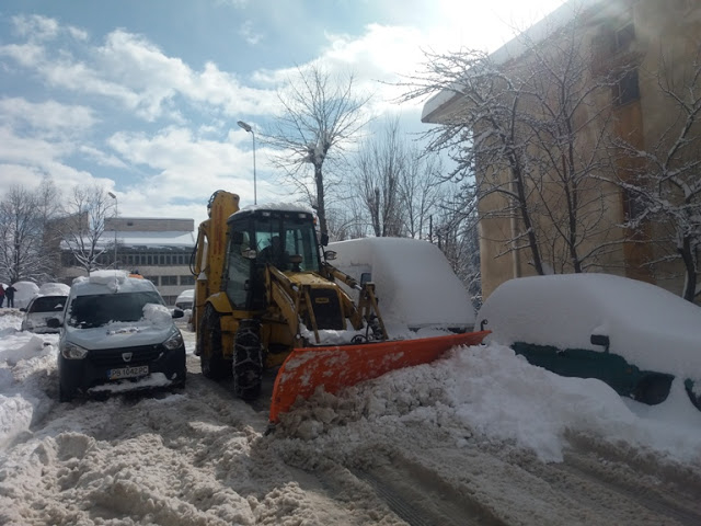 Смолянчани решиха да направят лесни пари от падналия сняг, но... 