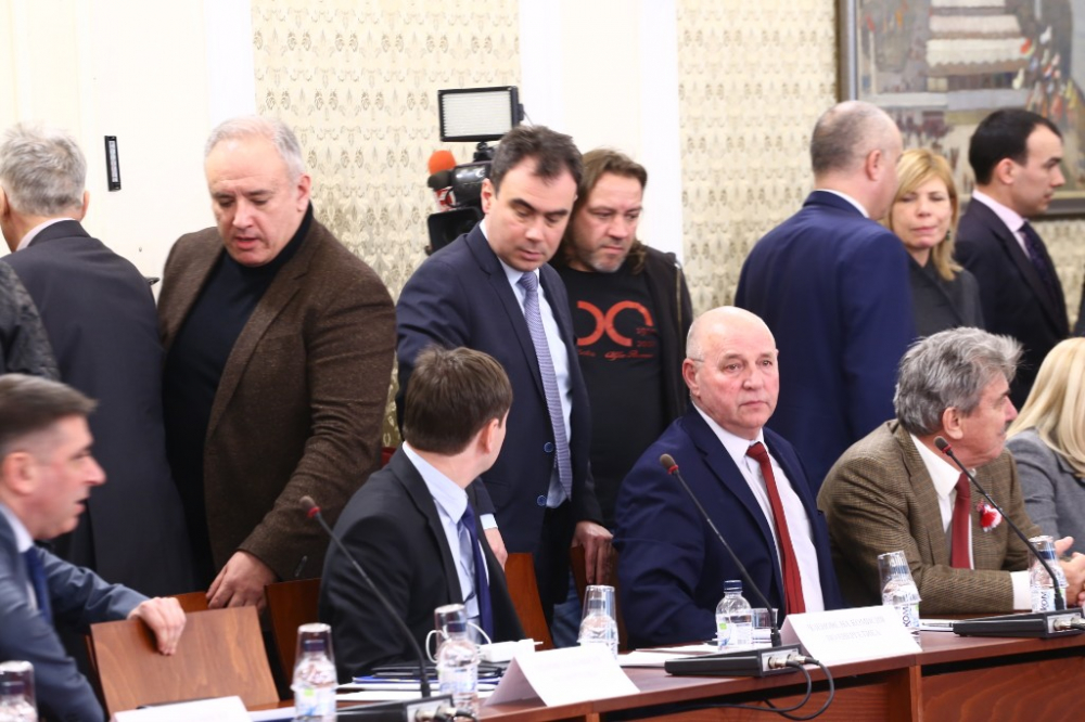 Гинка Върбакова с извънредно изявление от парламента (ВИДЕО/СНИМКИ)