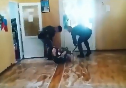 Целият свят им се смее! Вижте какво правят в дагестанската армия (ВИДЕО)