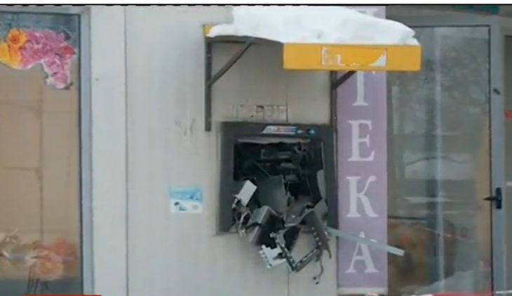 Първи СНИМКИ на изкормения от взрива банкомат в столицата, всичко наоколо е изпотрошено!