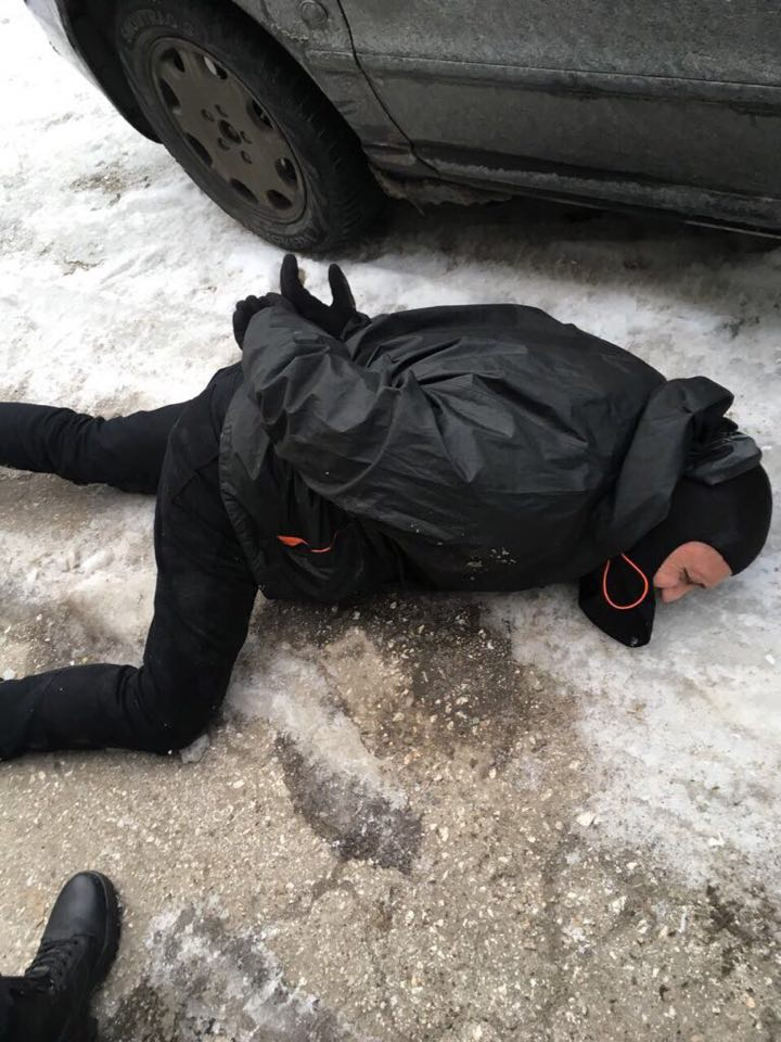 Ексклузивно и първо в БЛИЦ! Зрелищни СНИМКИ на натръшканите и гърчещи се в снега мутри, взривили банкомата в София!