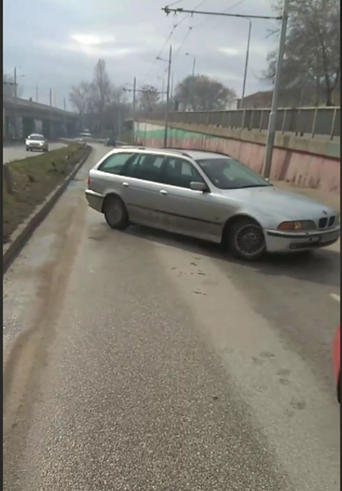 Поп с БМВ подкара в насрещното в Пловдив и за малко да стане голяма беля (СНИМКИ)