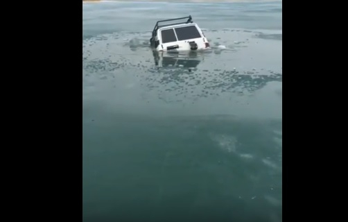Джипът на рибари потъна, те се зарадваха (ВИДЕО)