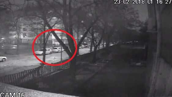 Тоя келеш направи куп поразии на 12 коли в Пловдив! Дирят го под дърво и камък (СНИМКИ)