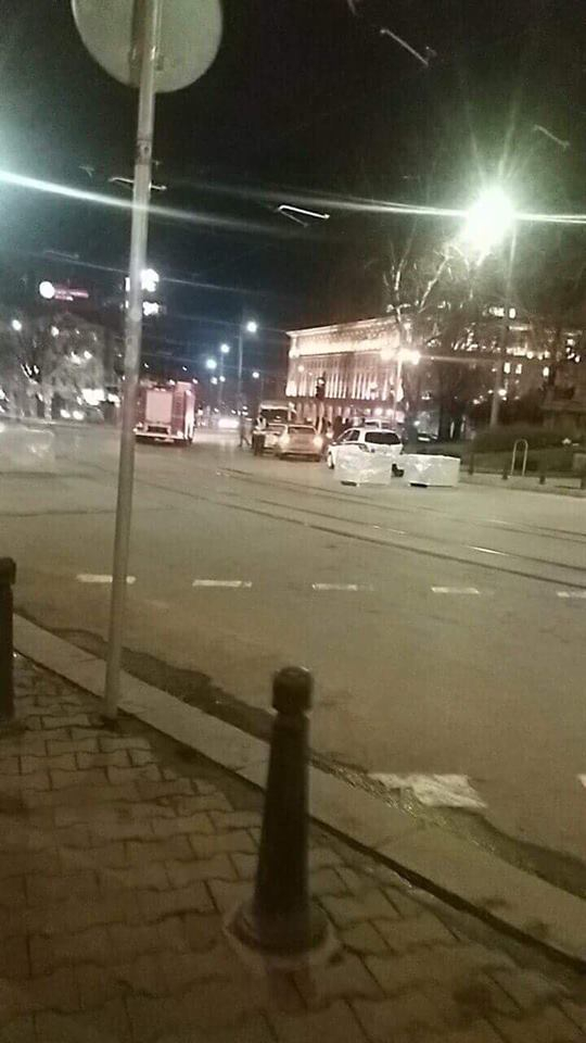 Извънредно в БЛИЦ! Огнен ад в столичния хотел „Балкан“ - бившия „Шератон“ (СНИМКИ)