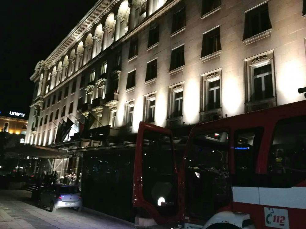 Още СНИМКИ от извънредната ситуация, разиграла се до президентството