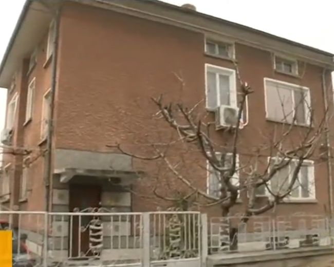 Ето я къщата, в която в действителност е спяло семейството на доктора по време на разстрела на Плъха (СНИМКИ)