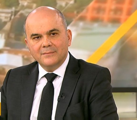 Социалният министър обясни дали ще бъдат орязани парите за инвалидните пенсии