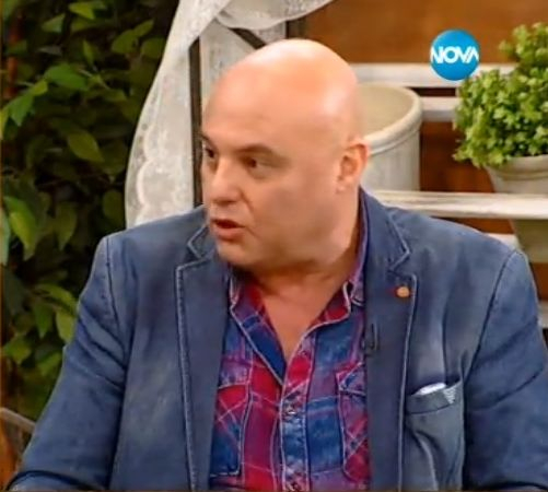 Иво Танев изригна: Гнус ме е от тези трапезни революционери във фейсбук, които не излязоха да защитят д-р Димитров! 
