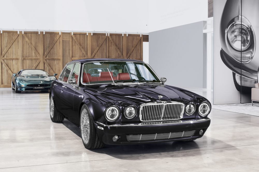 Jaguar създава уникален XJ „най-великите хитове“ за барабаниста на „Айрън Мейдън“ Нико Макбрейн