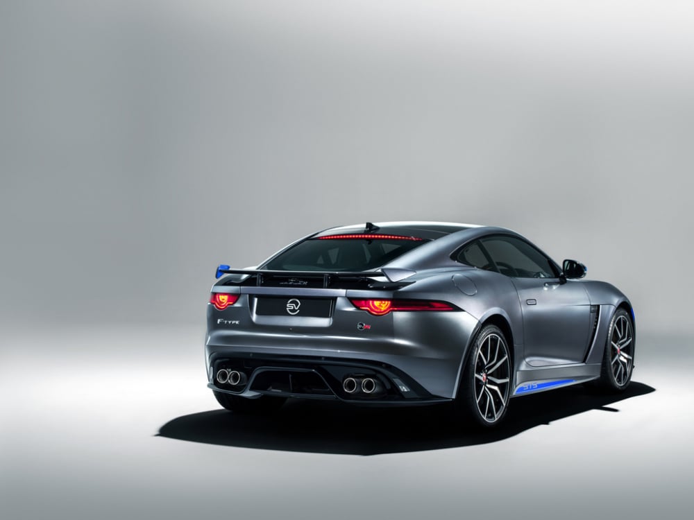 Нов графичен пакет добавя визуален атлетизъм към  суперавтомобила Jaguar F-TYPE SVR с 575 к.с.