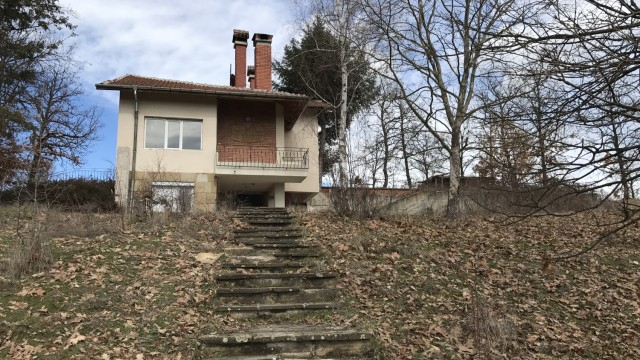 16-годишната родилка, която удуши бебето си, се стабилизира, но я чака...
