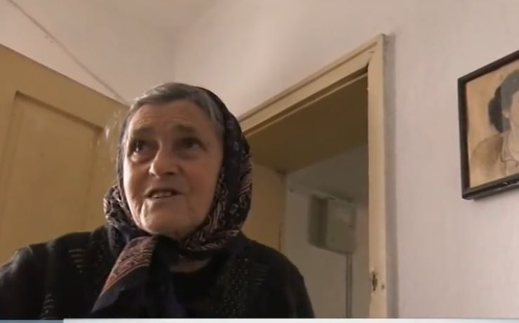 Баба Мара Пушката се въоръжи до зъби срещу крадци – вече не смеят да я закачат (ВИДЕО)