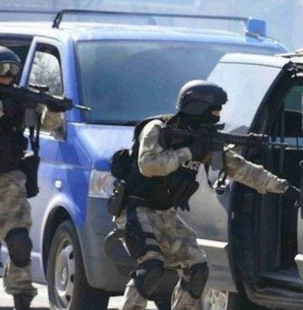 Бургаски спецченгета влязоха в циганската махала в „Горно Езерово“ и спипаха брутални рецидивисти