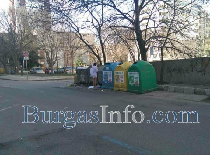 Чисто голо момиче втрещи минувачите на пъпа на Бургас!  (СНИМКИ)