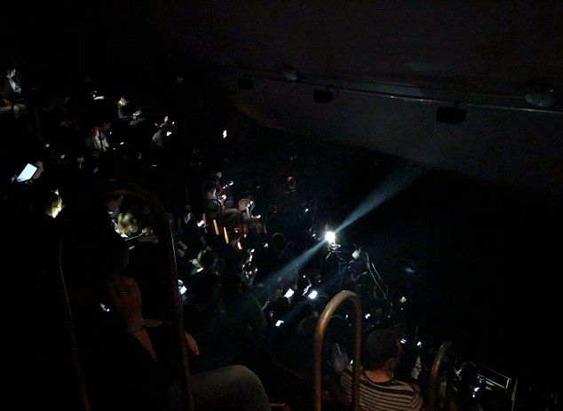 Част от Лондон потъна в тъмнина (СНИМКИ)